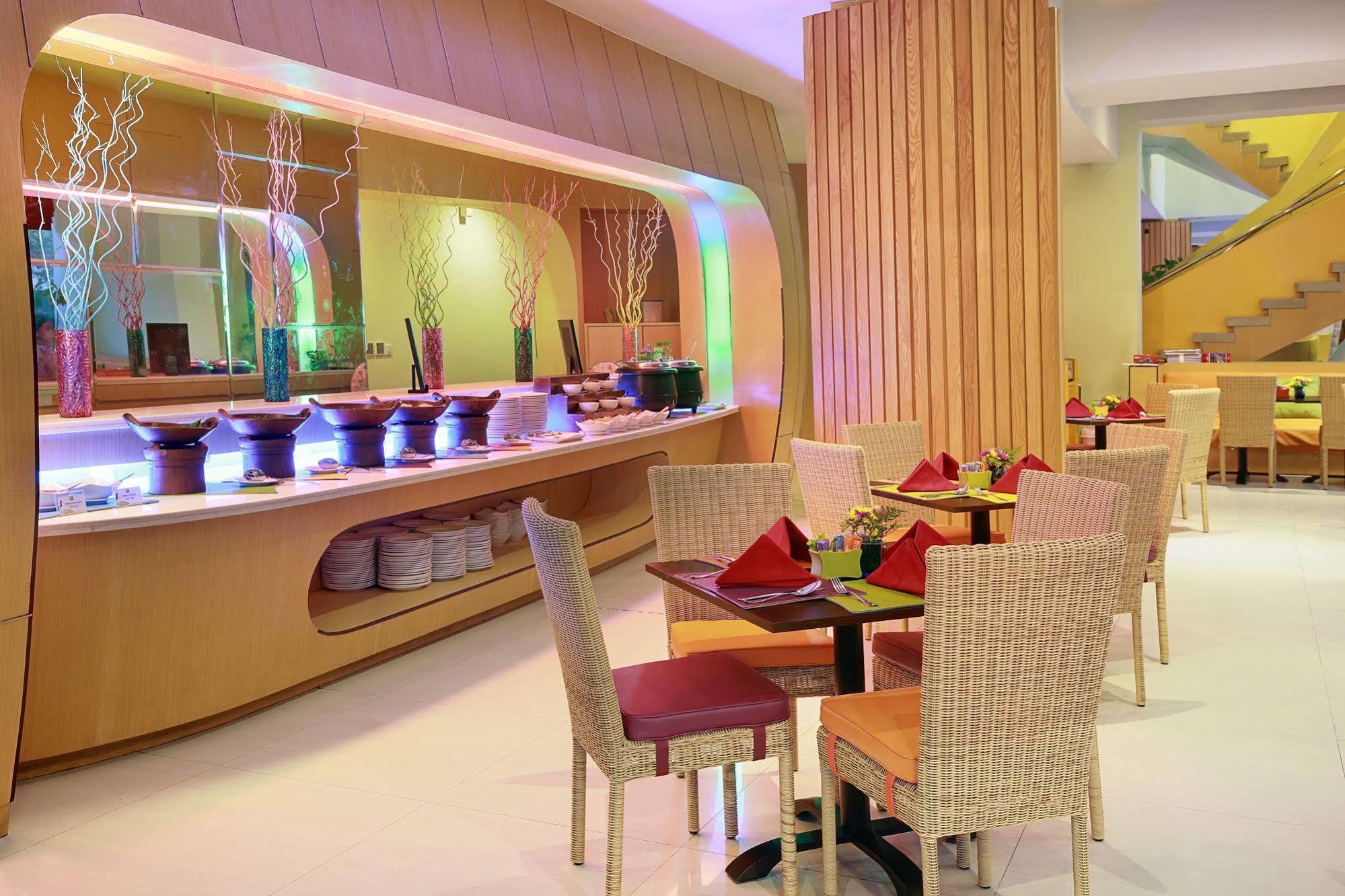 Hotel Ibis Styles Yogyakarta Exterior foto