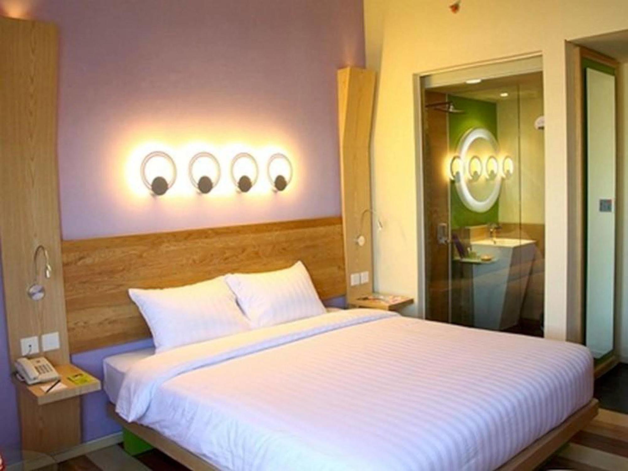 Hotel Ibis Styles Yogyakarta Exterior foto