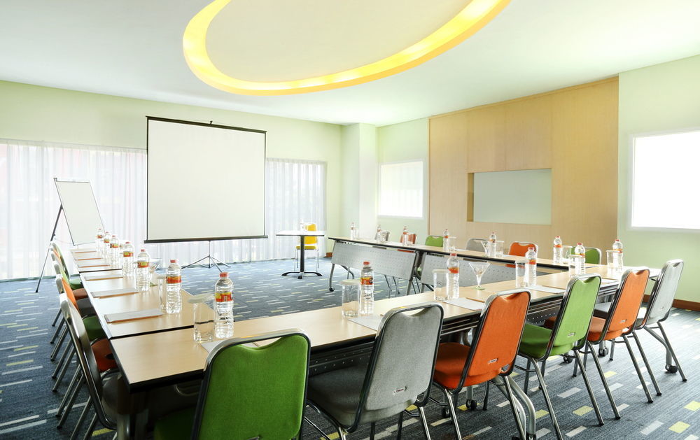 Hotel Ibis Styles Yogyakarta Exterior foto