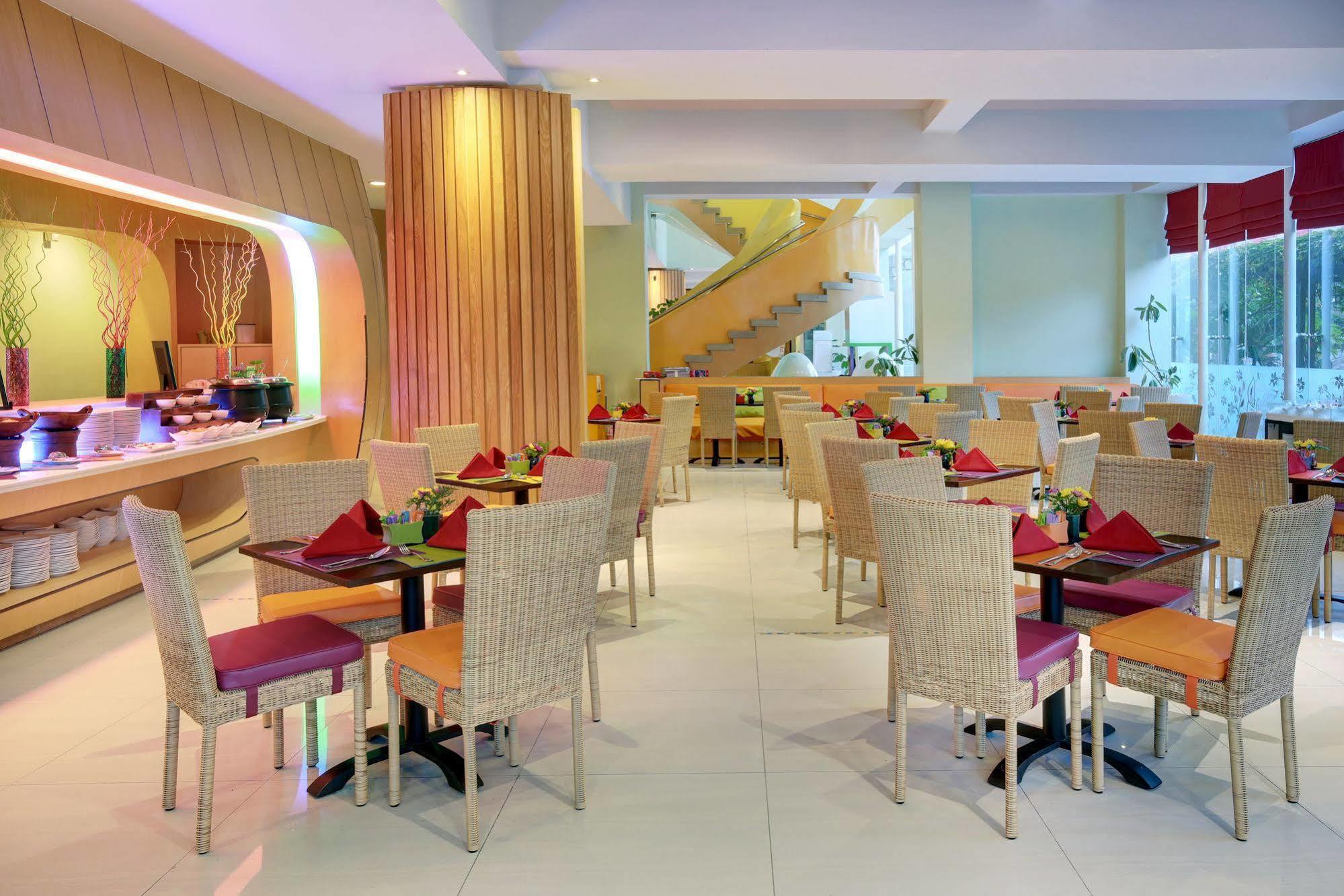 Hotel Ibis Styles Yogyakarta Exterior foto
